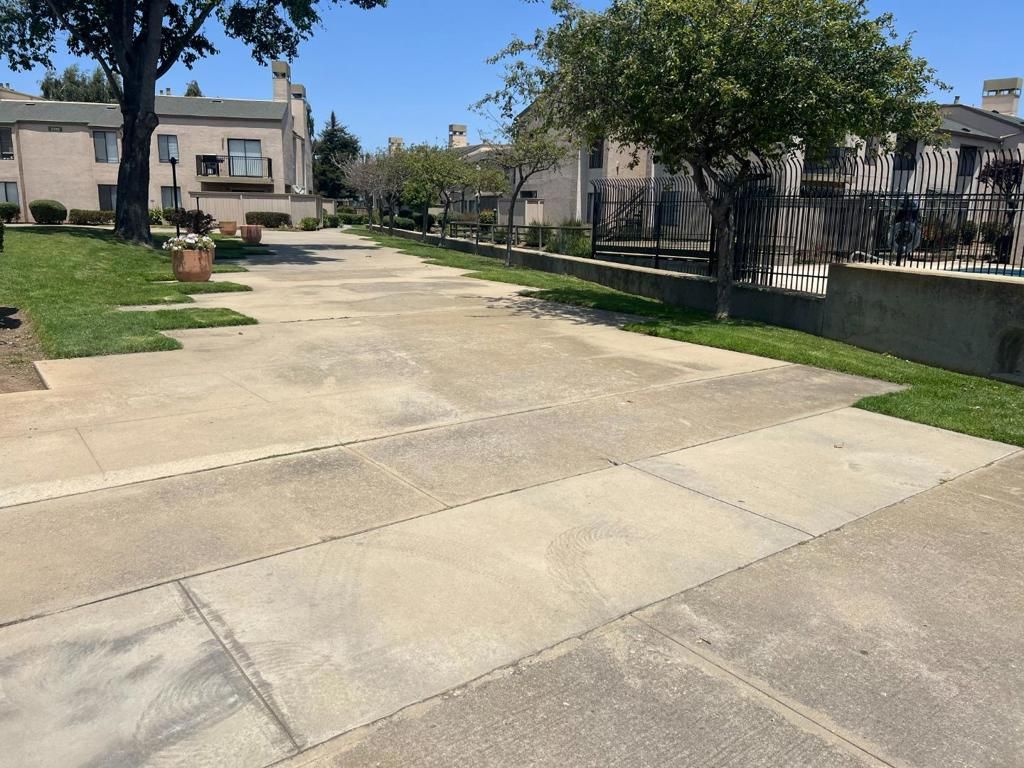 listing image 130727591170759999992