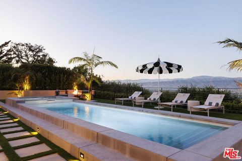 Photo of 10965 Wrightwood Lane, Studio City, CA 91604 (MLS # 26669201)