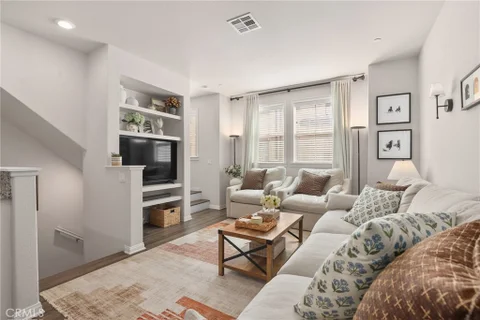MLS: SR26183393