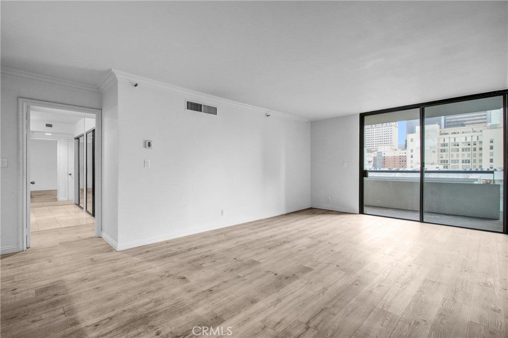 600 W 9th 1103