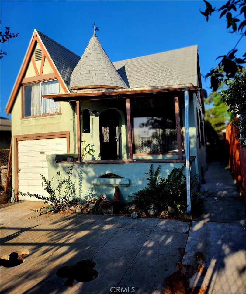 6812 S Van Ness
