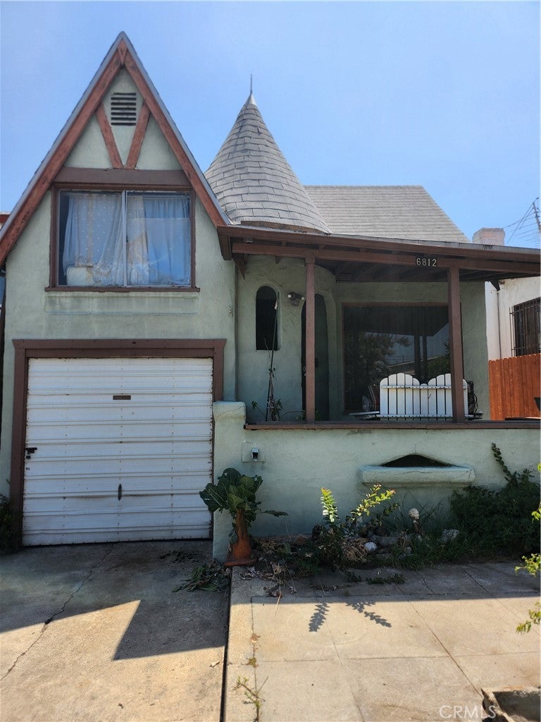 6812 S Van Ness