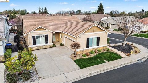 Photo of 1014 Centennial Dr Dr, Brentwood, CA 94513 (MLS # 41126137)