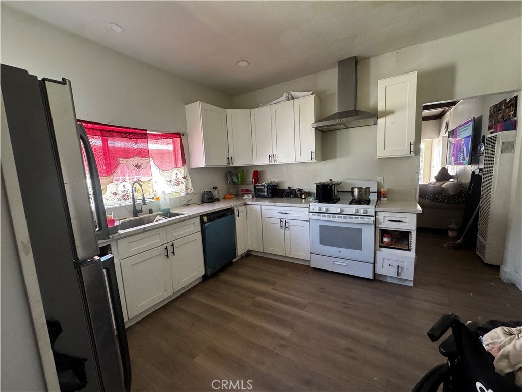 281 E 48th Street