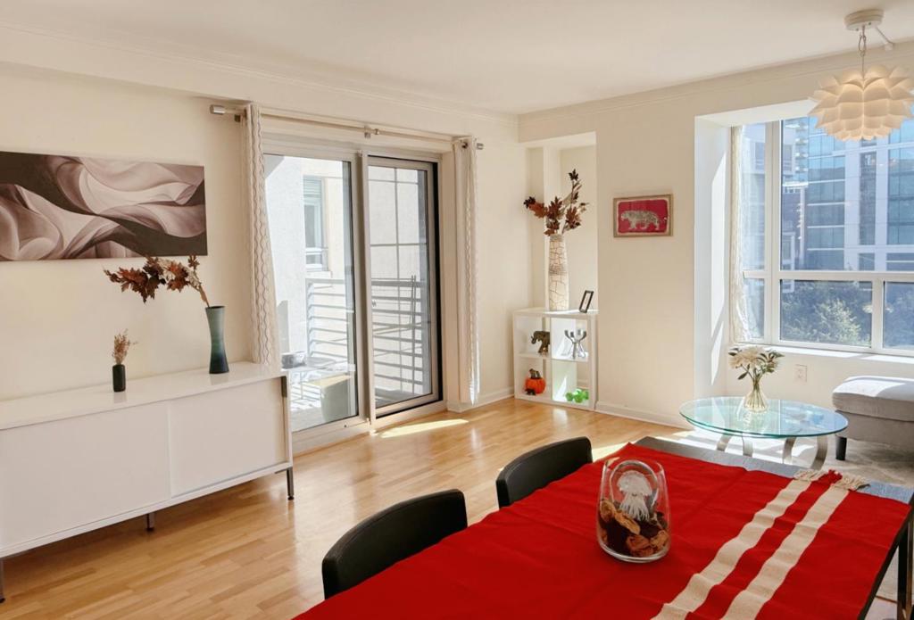 Wonderful 1BD/1BA home at the highly desirable Bridgeview Building in South Beach. This upper-floor residence offers a bright and inviting living/dining area with soaring ceilings, west-facing city outlooks, and a peek-a-boo bay view. A private balcony extends the living space, perfect for enjoying the urban scenery. Interior highlights include natural maple hardwood flooring in the living area, woven carpet in the bedroom, and a spacious open kitchen with abundant cabinetry. The large bedroom features floor-to-ceiling windows and a custom walk-in wardrobe. The full bathroom is finished with elegant limestone tile. In-unit washer/dryer, one-car deeded parking, and a storage locker complete the home. Bridgeview offers premier amenities: 24/7 security and concierge, outdoor pool and spa, well-equipped gym, roof terrace with BBQ area, and on-site management. Unbeatable location with easy access to the Bay Bridge, Oracle Park, Financial District, Embarcadero, Ferry Plaza Farmers Market, and East Cut Crossing entertainment. Dont miss the opportunity to own this exceptional South Beach residence!