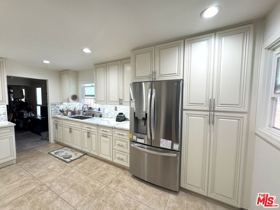 1706 W 65th Place