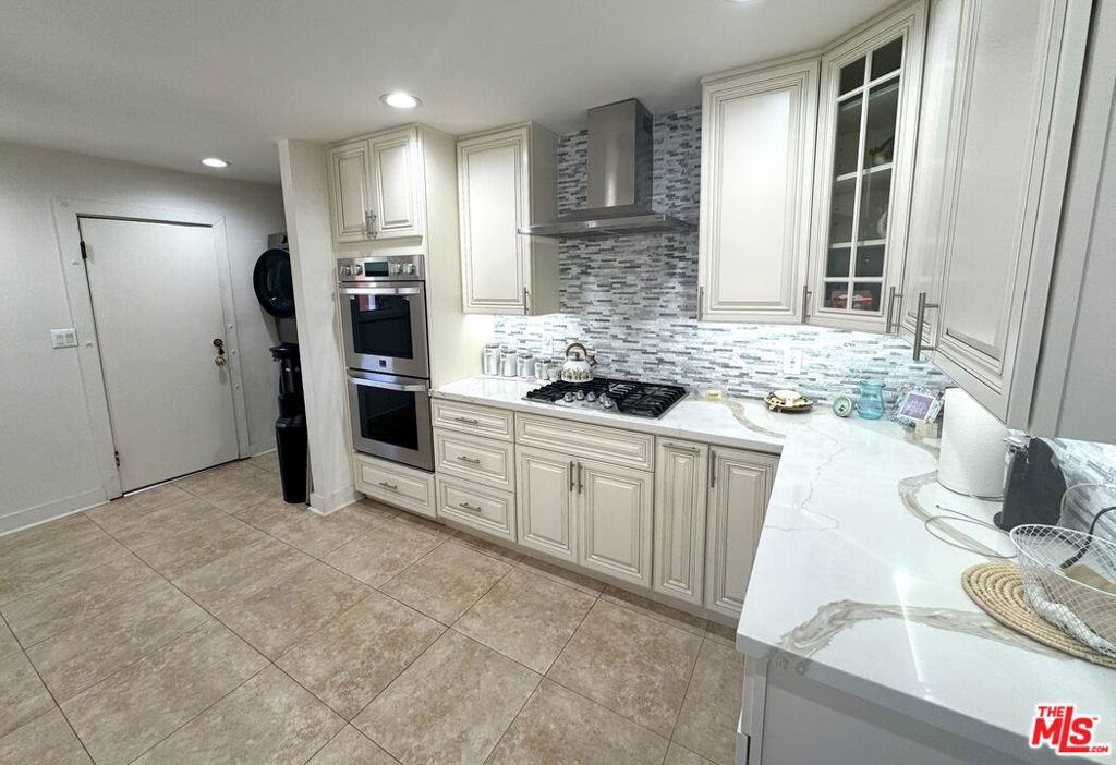 1706 W 65th Place