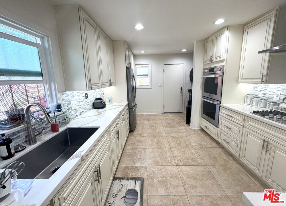 1706 W 65th Place