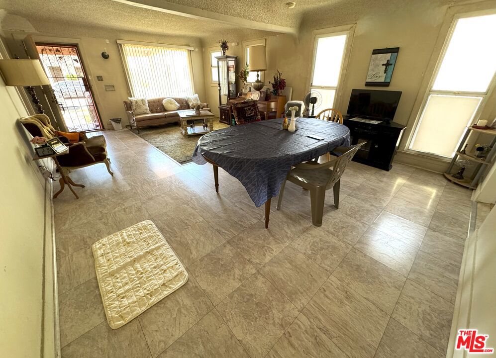 1706 W 65th Place