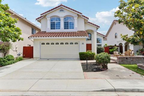 Photo of 292 Silverlake Court, Milpitas, CA 95035 (MLS # ML82055188)