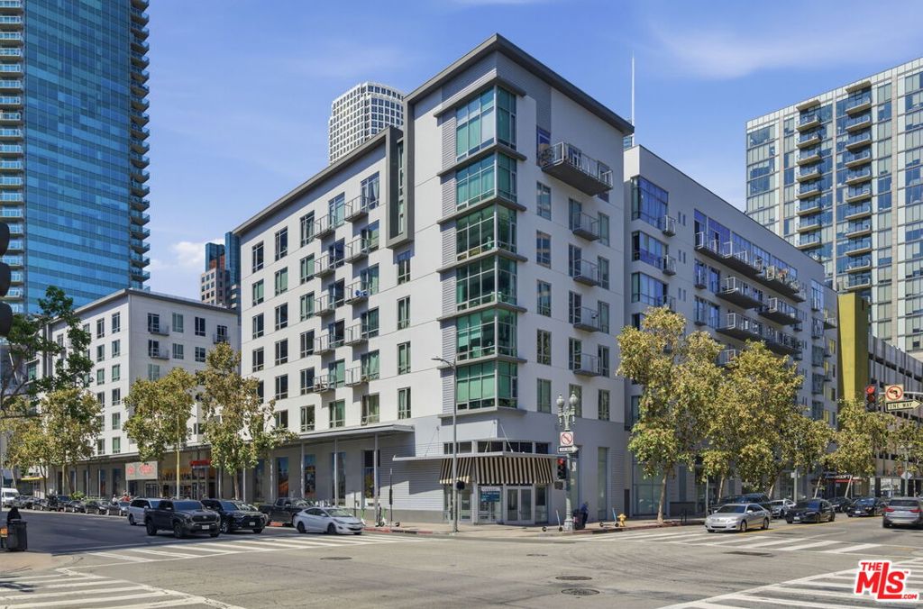 645 W 9th Street 406