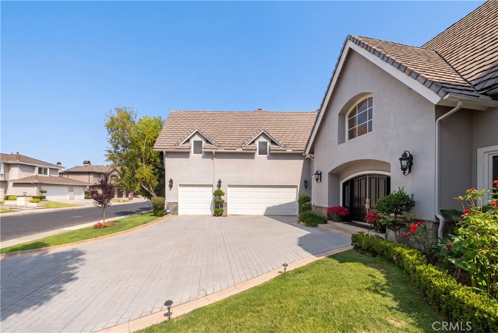 22187 Westcliff