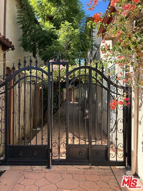 Photo of 341 S Palm Drive #Guesthouse, Beverly Hills, CA 90212 (MLS # 26992645)