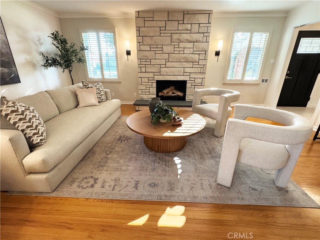 220 S Reese Place