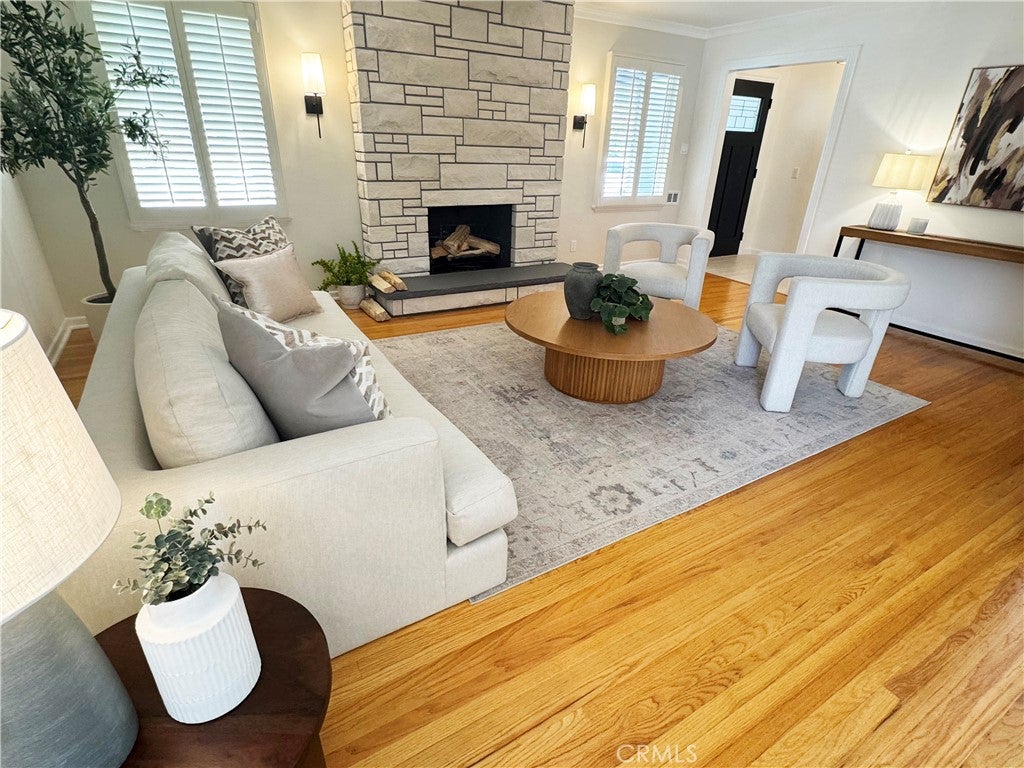 220 S Reese Place