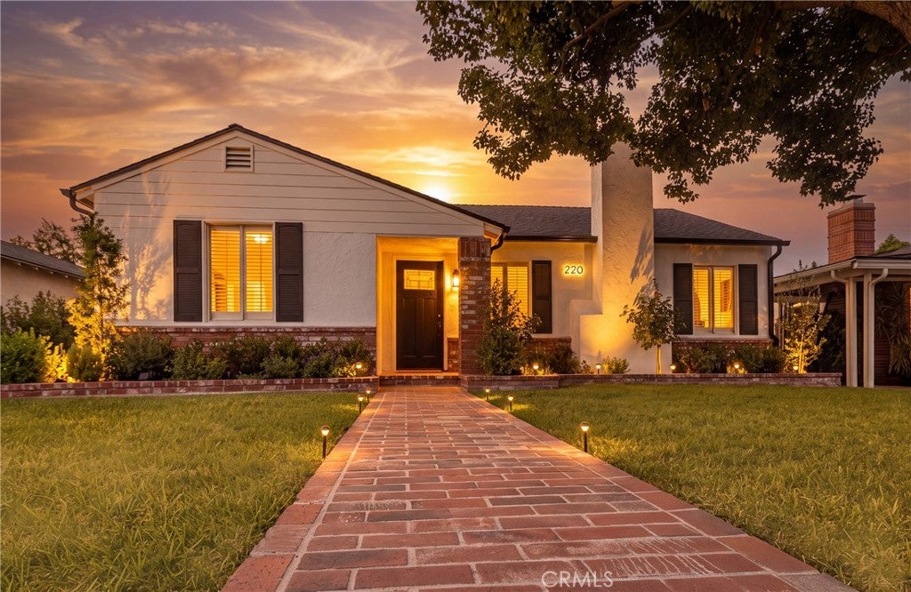 220 S Reese Place