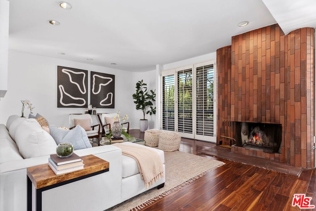 Photo of 11982 Kiowa Avenue #203, Los Angeles, CA 90049 (MLS # 25590993)