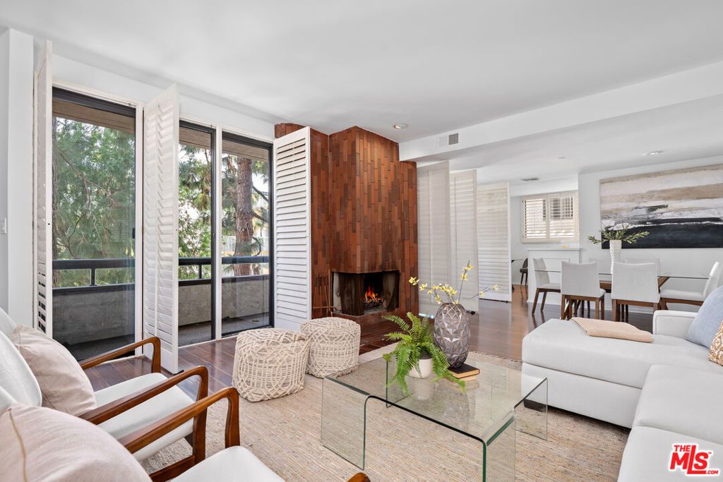 Photo of 11982 Kiowa Avenue #203, Los Angeles, CA 90049 (MLS # 25590993)