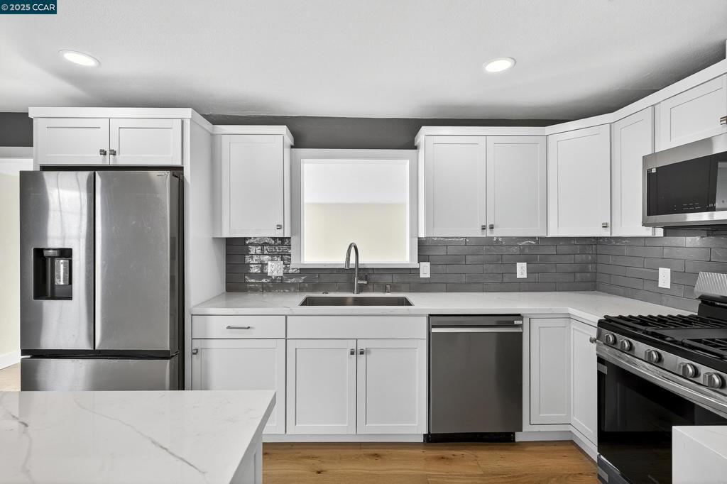 PINOLE ESTATES - Residential