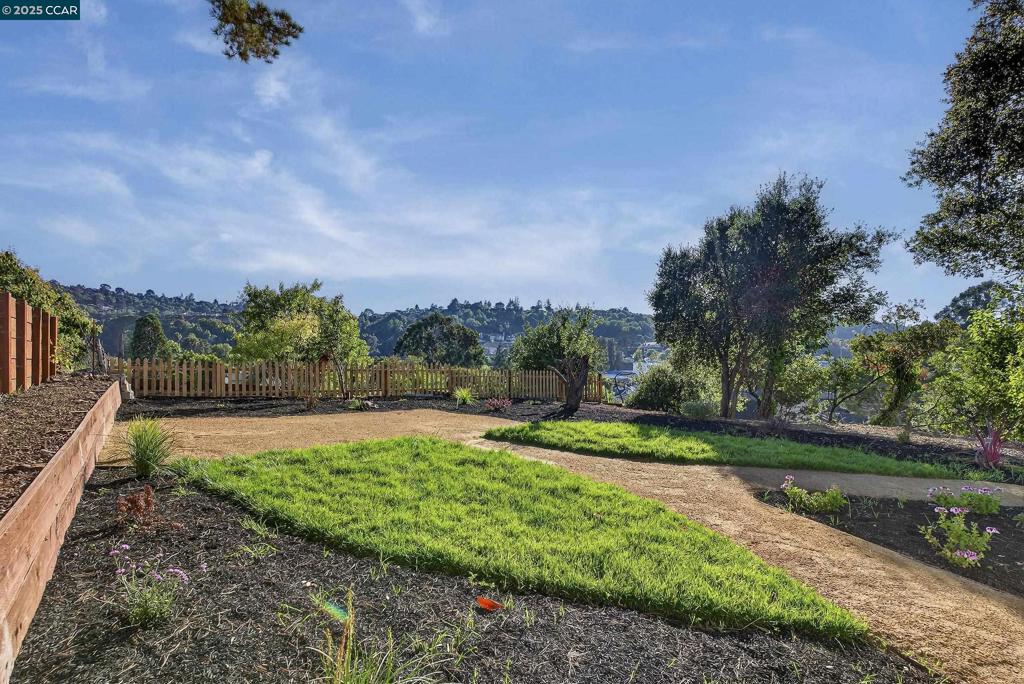 PINOLE ESTATES - Residential
