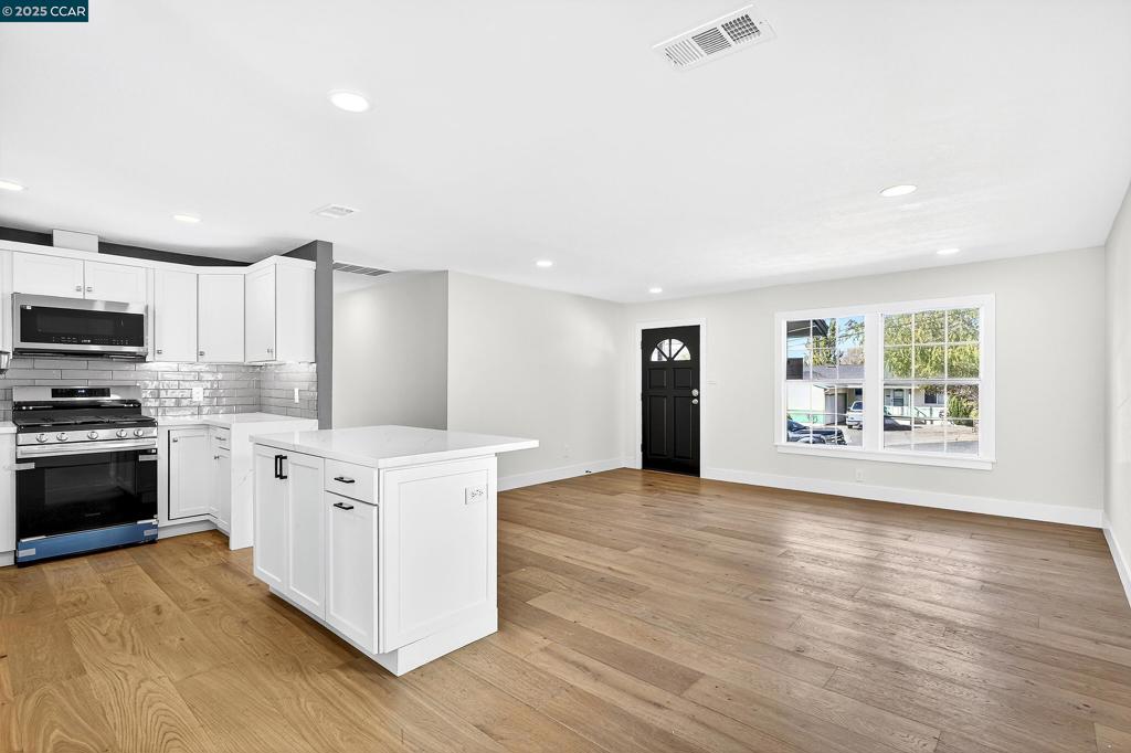 PINOLE ESTATES - Residential