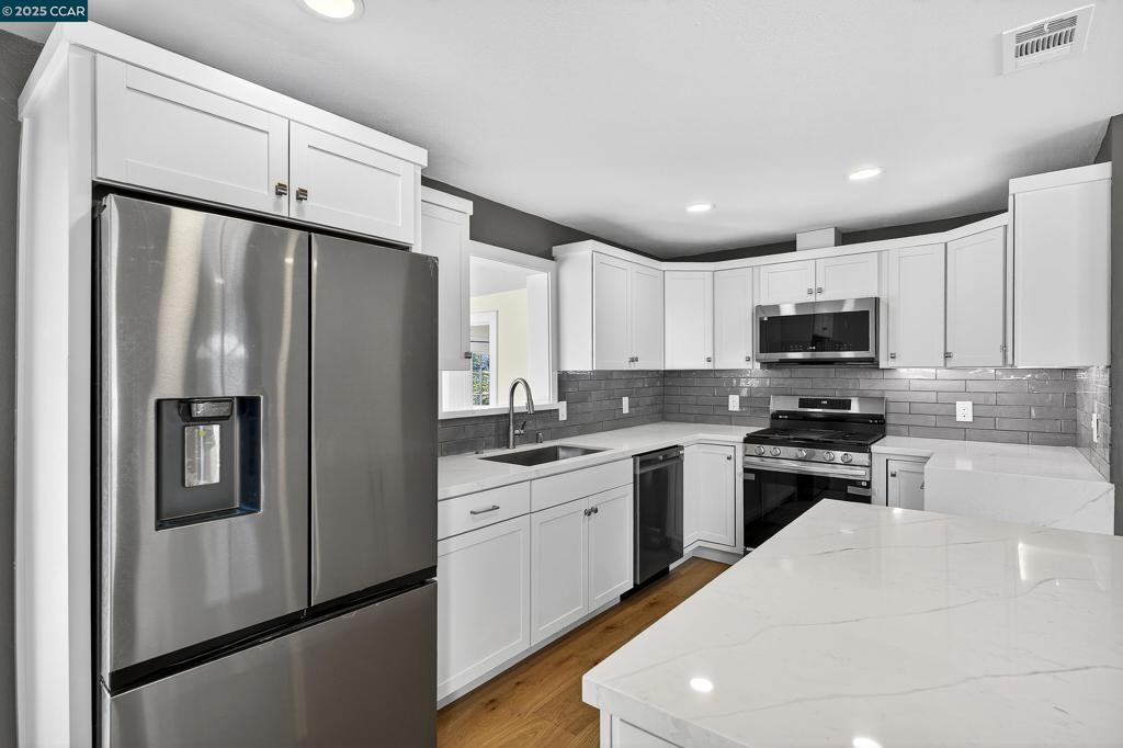 PINOLE ESTATES - Residential