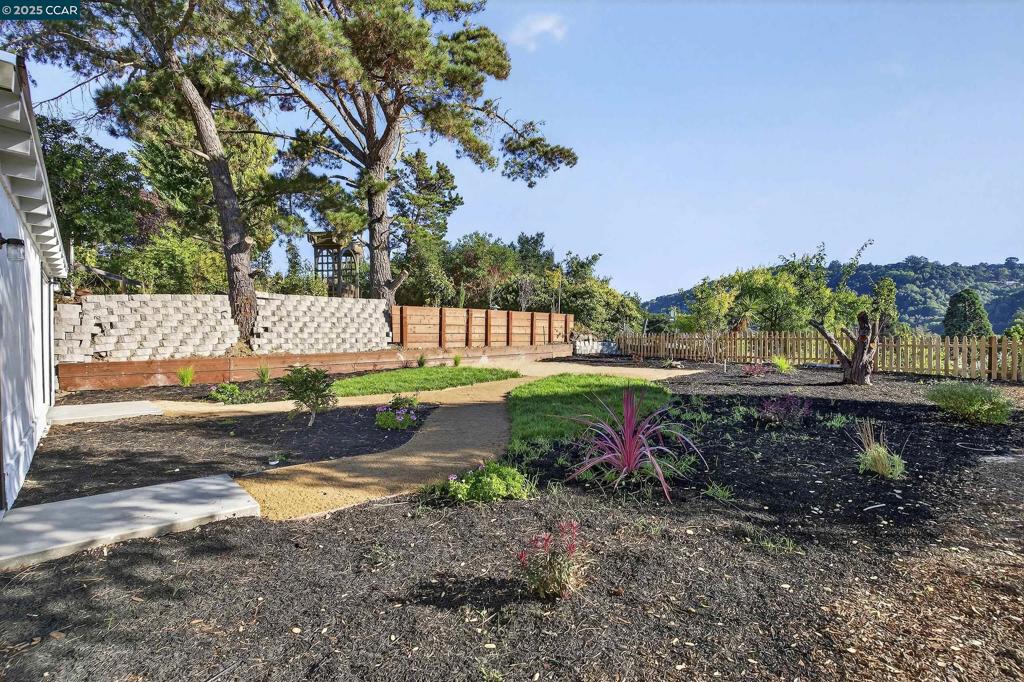 PINOLE ESTATES - Residential