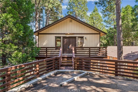 Photo of 560 Rose Lane Ln, Twin Peaks, CA 92391 (MLS # IG26210263)