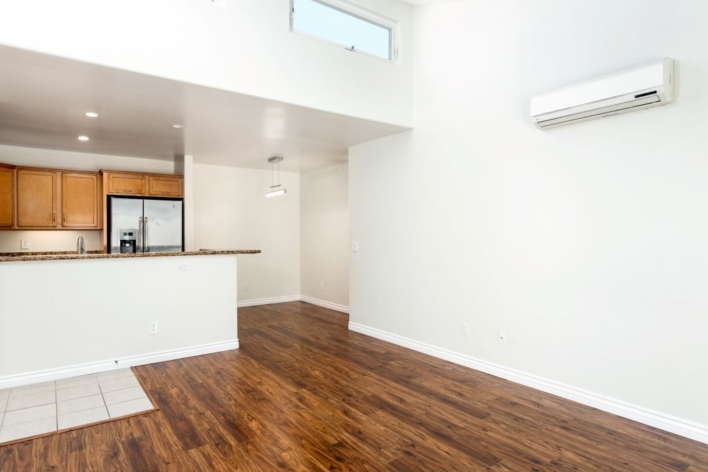 listing image 130725445025304336260