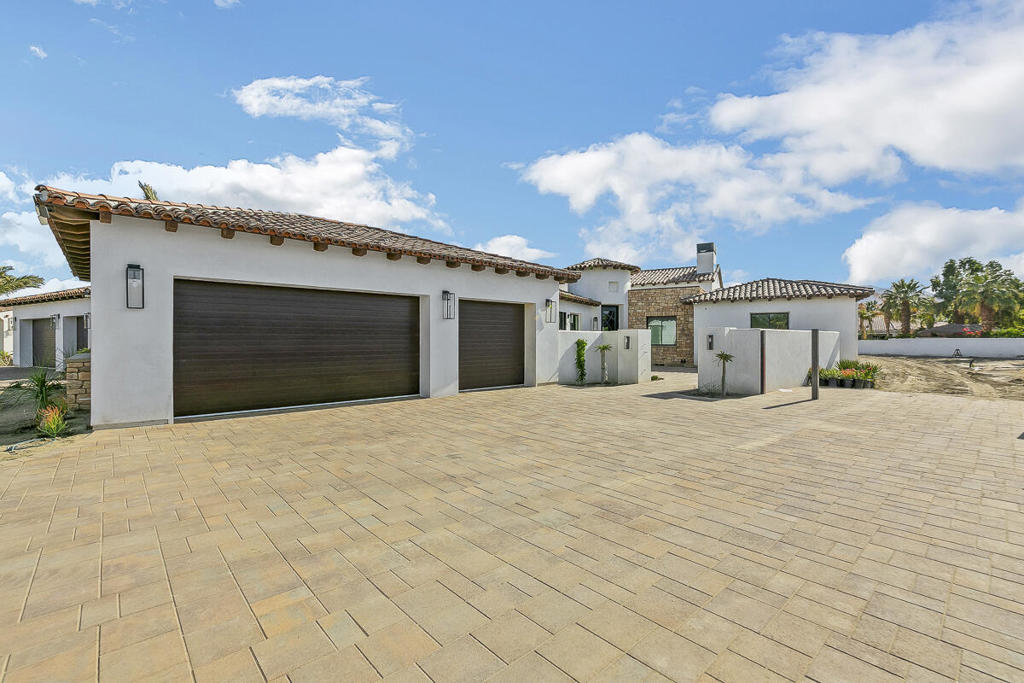 Rancho 49 - Residential