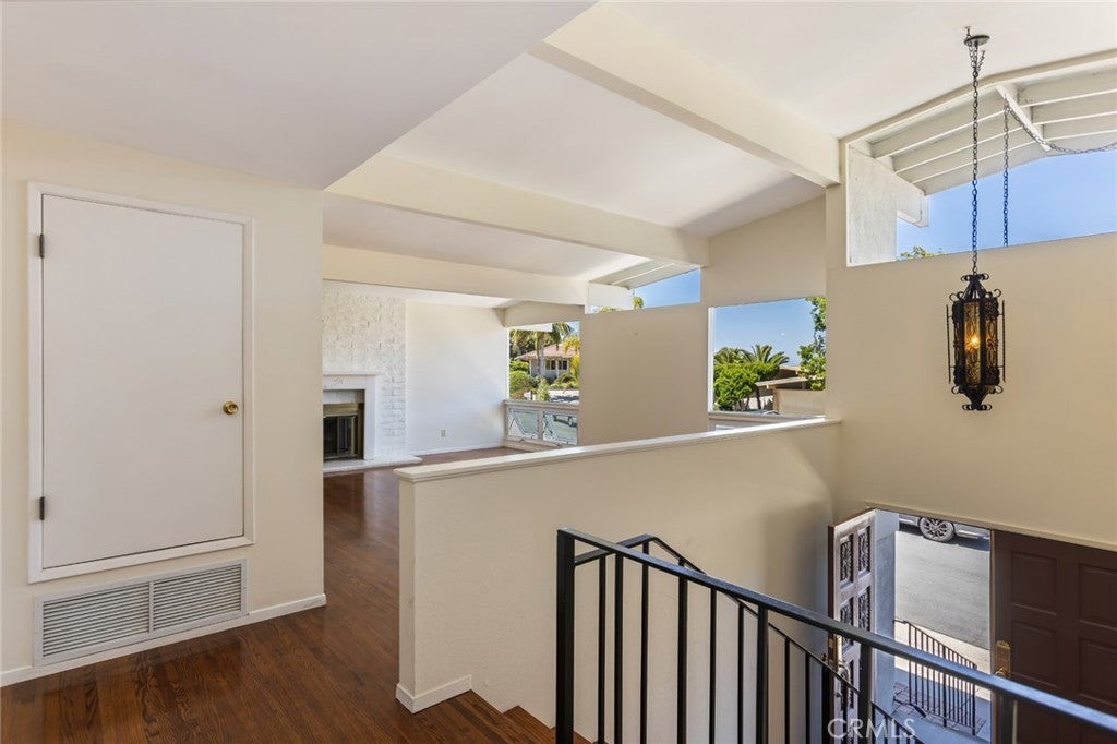 4746 Lone Valley