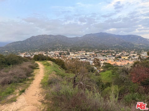 Photo of 9749 N Estaban Way Way, Tujunga, CA 91042 (MLS # 26868701)