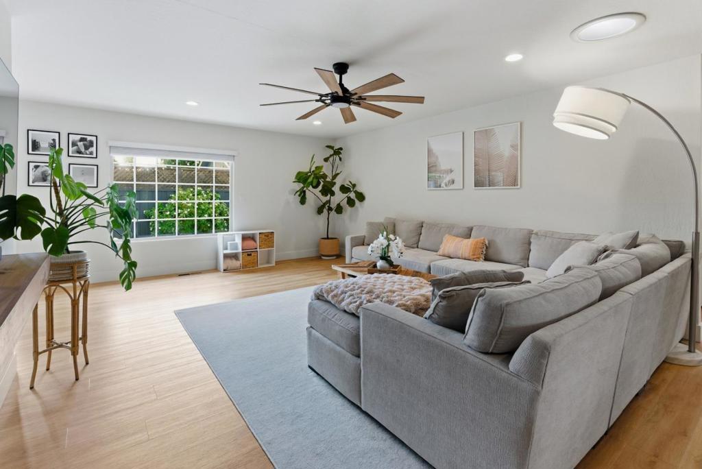 2220 Juan Pablo Lane