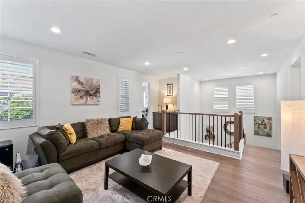 Saugus, California 91350, United States, 5 Bedrooms Bedrooms, ,3 BathroomsBathrooms,Residential,Active,179505