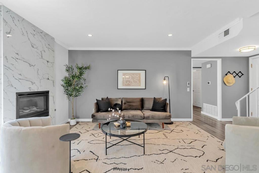 9885 Aldergrove Lane