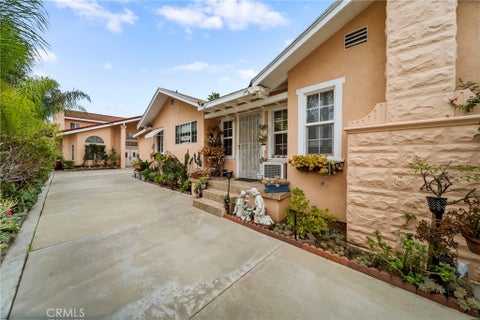 Photo of 1747 N Avenue 46 Ave, Los Angeles, CA 90041 (MLS # TR26020212)