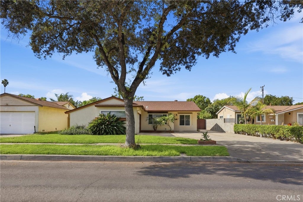 1832 S Bamdal