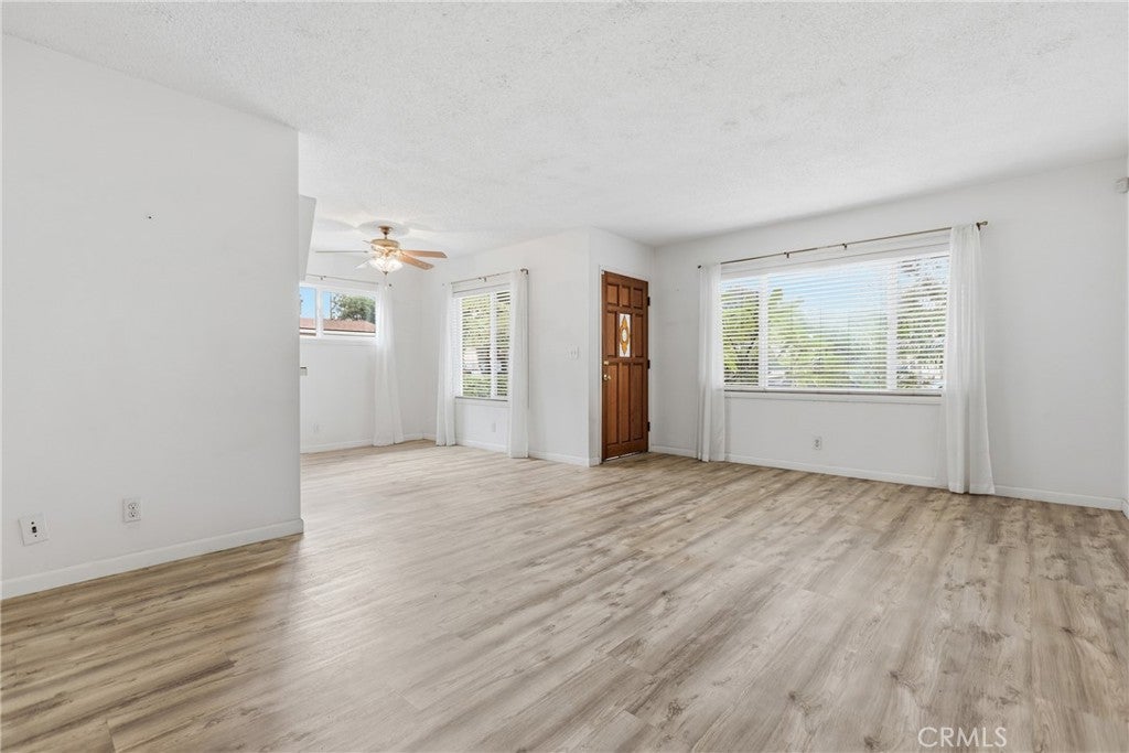 1832 S Bamdal