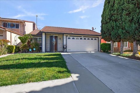 Photo of 524 Trent's Ferry Court Ct, San Jose, CA 95133 (MLS # ML82031581)
