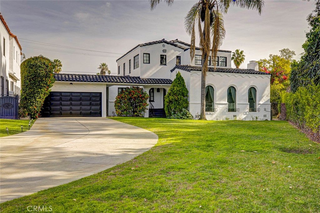 Photo of 606 Galer Pl, Glendale, CA 91206 (MLS # GD26172634)
