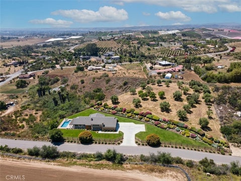 Photo of 712 Sleeping Indian Rd, Oceanside, CA 92057 (MLS # SW26084191)