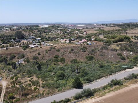 Photo of 712 Sleeping Indian Rd, Oceanside, CA 92057 (MLS # SW26084191)