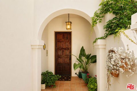 Photo of 8935 Hollywood Hills Road, Los Angeles, CA 90046 (MLS # 26842737)