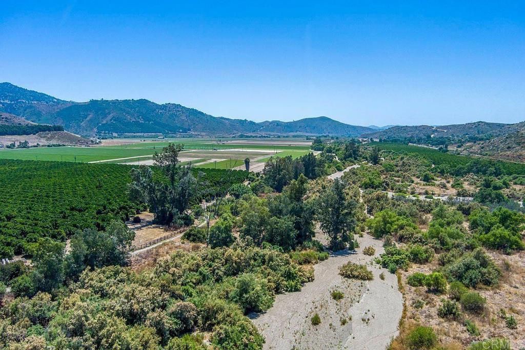 Photo of 308 Cueva Glen, Escondido, CA 92025 (MLS # NDP2511122)