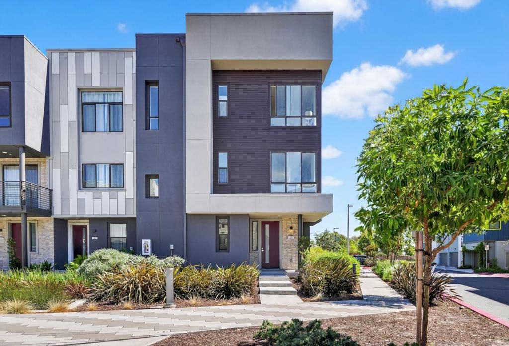 Photo of 3891 Vanguard #1004, Fremont, CA 94538 (MLS # ML82031397)