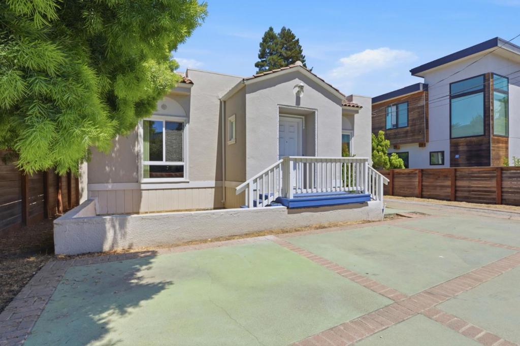 664 N El Camino Real