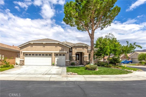 Photo of 10041 El Dorado St, Apple Valley, CA 92308 (MLS # HD26160178)