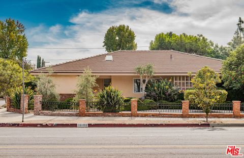 Photo of 13104 Magnolia Boulevard, Sherman Oaks, CA 91423 (MLS # 25621509)