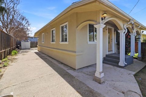 Photo of 1560 165th Ave, San Leandro, CA 94578 (MLS # ML82039919)