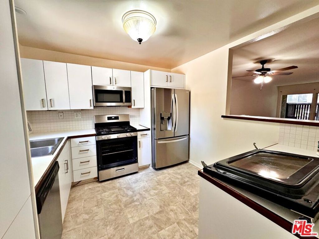 Photo of 18350 Hatteras Street #152, Tarzana, CA 91356 (MLS # 26833391)